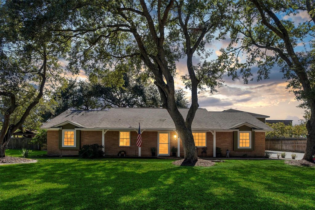 1907 Dellore Lane, League City, TX 77573