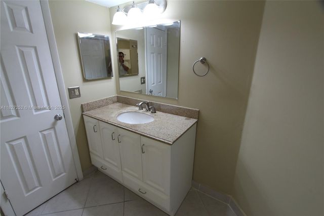 2881 N Oakland Forest Dr 306, Oakland Park, FL 33309