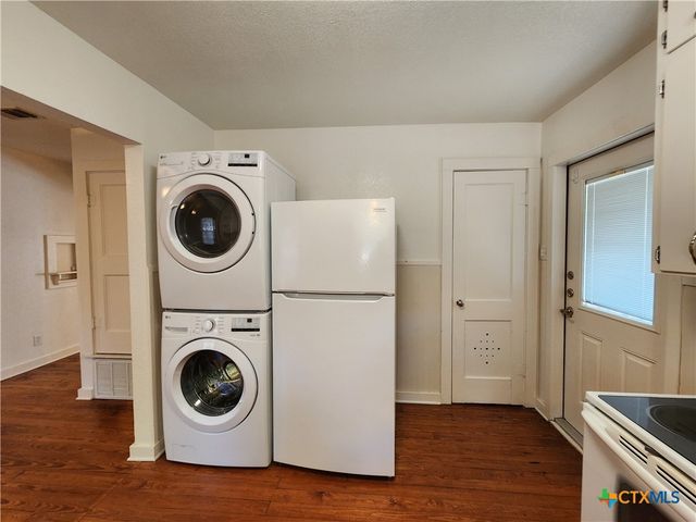 588 S Castell Avenue, New Braunfels, TX 78130
