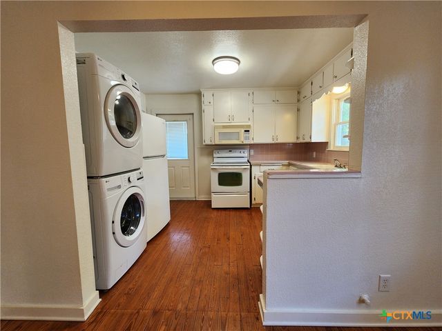588 S Castell Avenue, New Braunfels, TX 78130