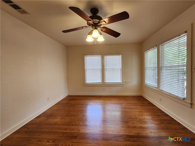 588 S Castell Avenue, New Braunfels, TX 78130