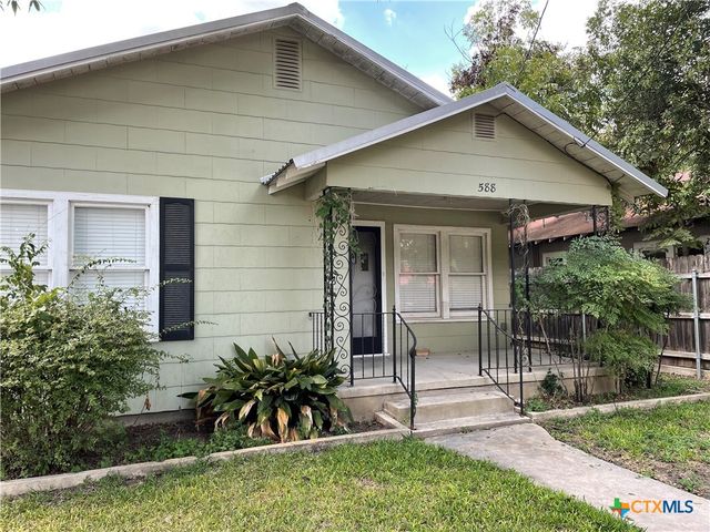 588 S Castell Avenue, New Braunfels, TX 78130