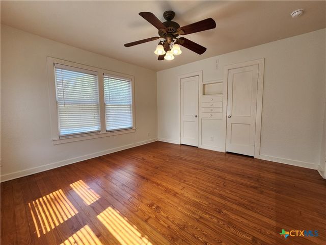 588 S Castell Avenue, New Braunfels, TX 78130