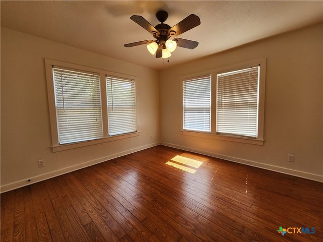 588 S Castell Avenue, New Braunfels, TX 78130