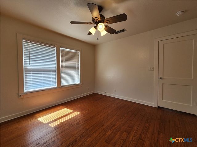 588 S Castell Avenue, New Braunfels, TX 78130