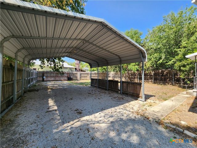 588 S Castell Avenue, New Braunfels, TX 78130