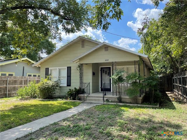 588 S Castell Avenue, New Braunfels, TX 78130