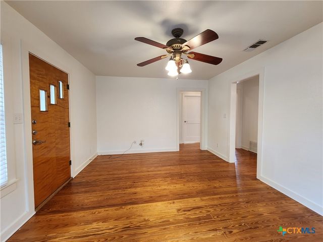 588 S Castell Avenue, New Braunfels, TX 78130