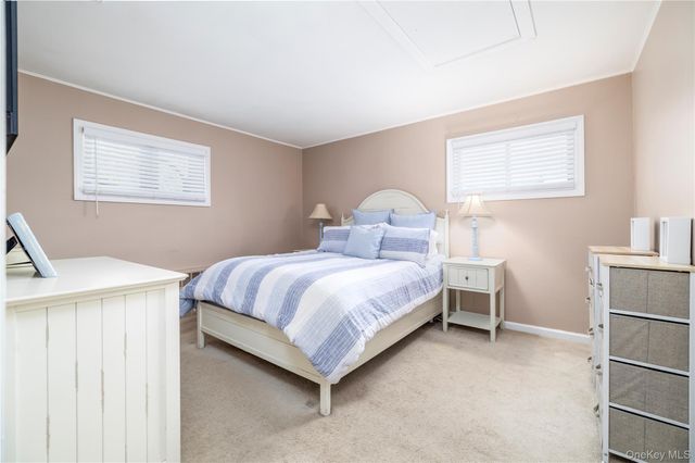 17 6th Avenue, Massapequa Park, NY 11762