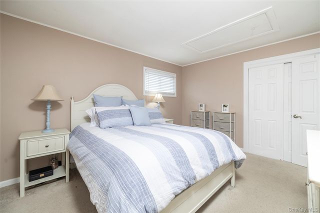 17 6th Avenue, Massapequa Park, NY 11762