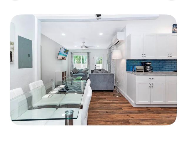 700 NE 17th Way, Fort Lauderdale, FL 33304