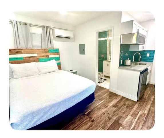 700 NE 17th Way, Fort Lauderdale, FL 33304