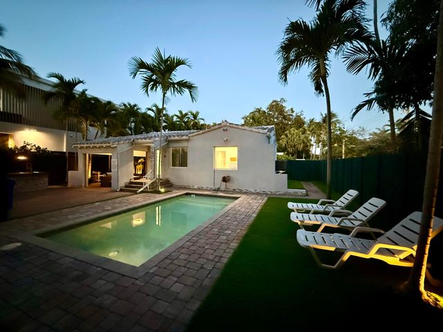 700 NE 17th Way, Fort Lauderdale, FL 33304