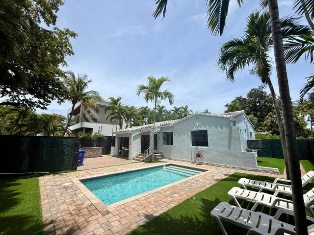 700 NE 17th Way, Fort Lauderdale, FL 33304