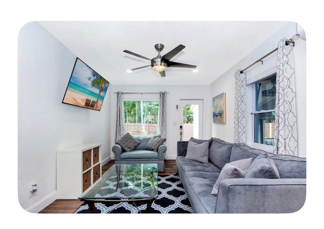 700 NE 17th Way, Fort Lauderdale, FL 33304