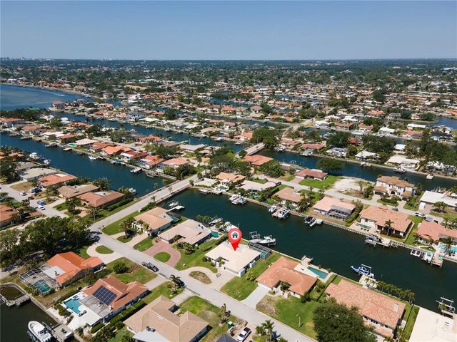 2015 HAWAII AVENUE NE, St Petersburg, FL 33703