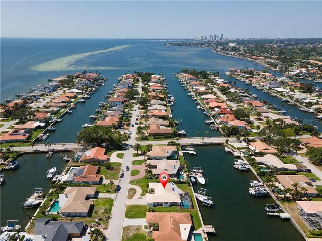 2015 HAWAII AVENUE NE, St Petersburg, FL 33703
