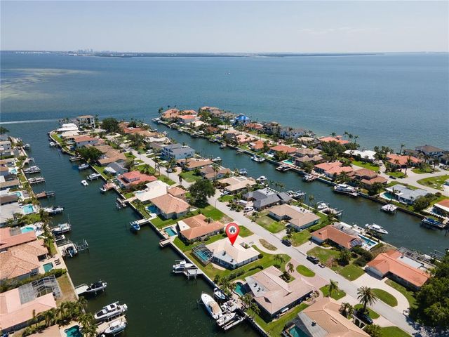 2015 HAWAII AVENUE NE, St Petersburg, FL 33703
