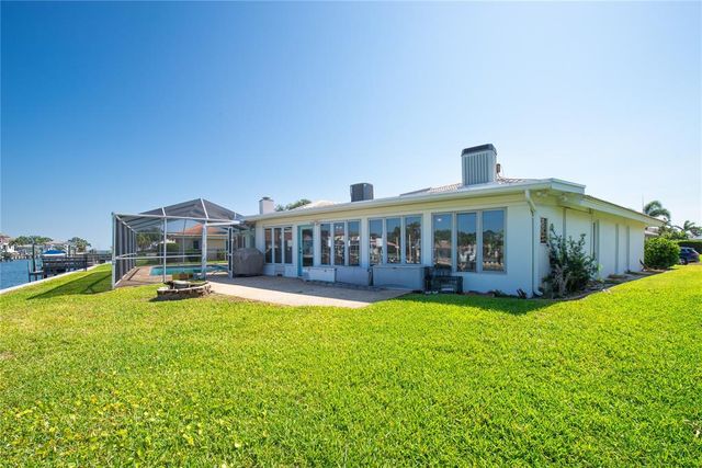 2015 HAWAII AVENUE NE, St Petersburg, FL 33703