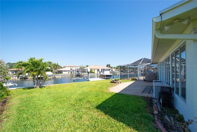 2015 HAWAII AVENUE NE, St Petersburg, FL 33703