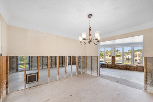 2015 HAWAII AVENUE NE, St Petersburg, FL 33703