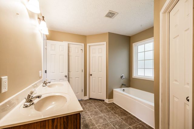 120 Carrie Mae Cir, Portland, TN 37148