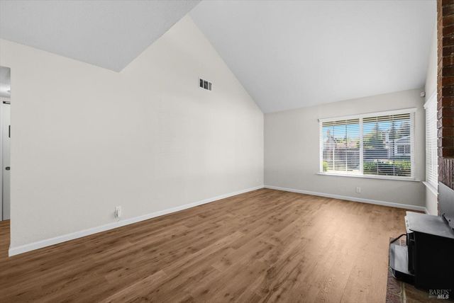 130 Longview Dr, Vacaville, CA 95687