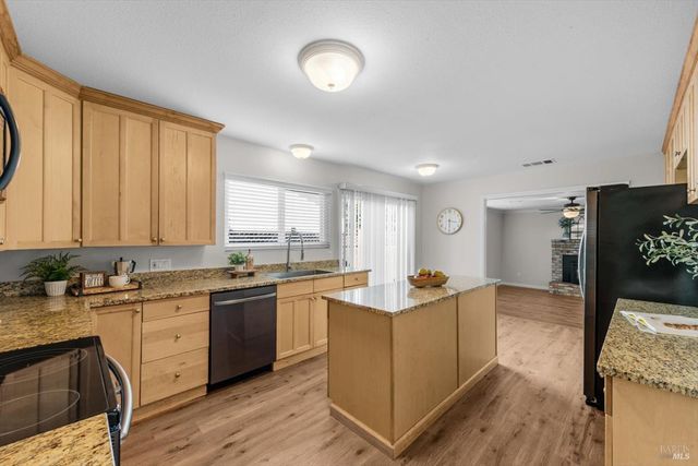 130 Longview Dr, Vacaville, CA 95687