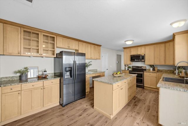 130 Longview Dr, Vacaville, CA 95687