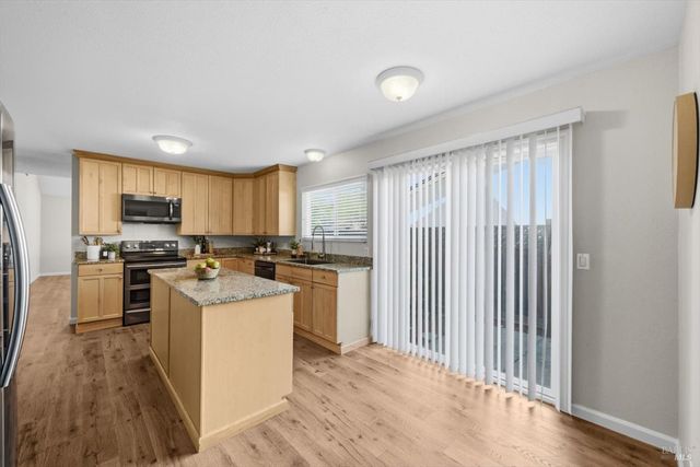 130 Longview Dr, Vacaville, CA 95687