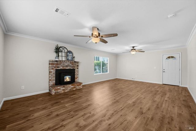 130 Longview Dr, Vacaville, CA 95687