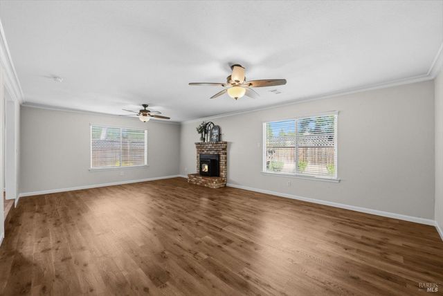 130 Longview Dr, Vacaville, CA 95687