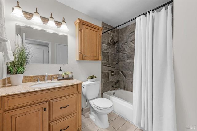 130 Longview Dr, Vacaville, CA 95687