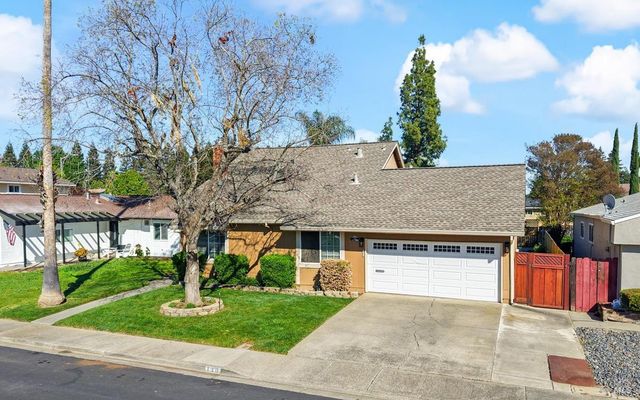 130 Longview Dr, Vacaville, CA 95687