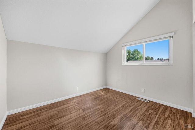 130 Longview Dr, Vacaville, CA 95687