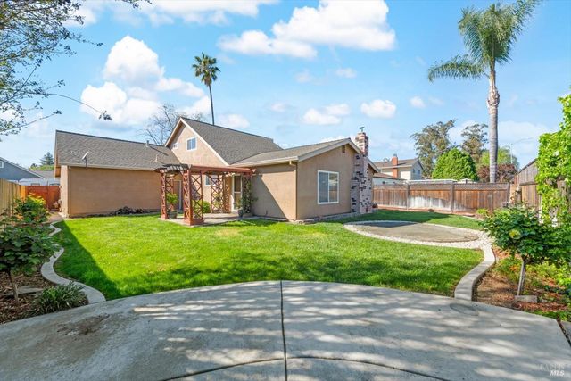 130 Longview Dr, Vacaville, CA 95687