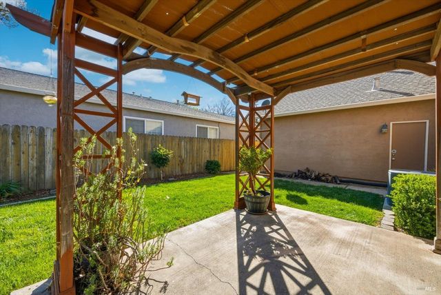 130 Longview Dr, Vacaville, CA 95687