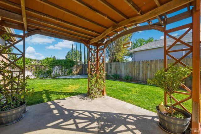 130 Longview Dr, Vacaville, CA 95687