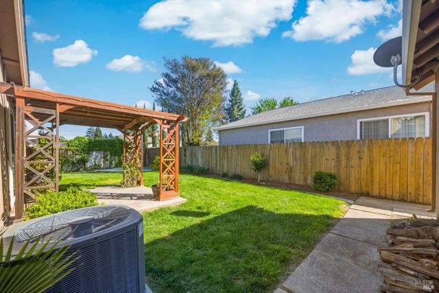130 Longview Dr, Vacaville, CA 95687