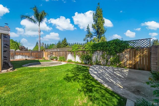 130 Longview Dr, Vacaville, CA 95687