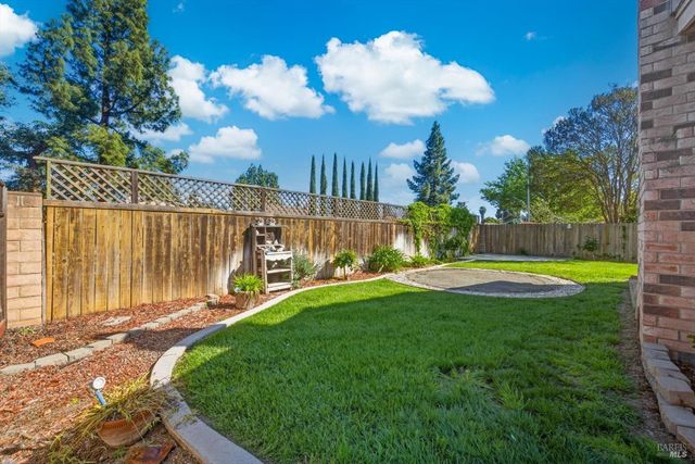 130 Longview Dr, Vacaville, CA 95687