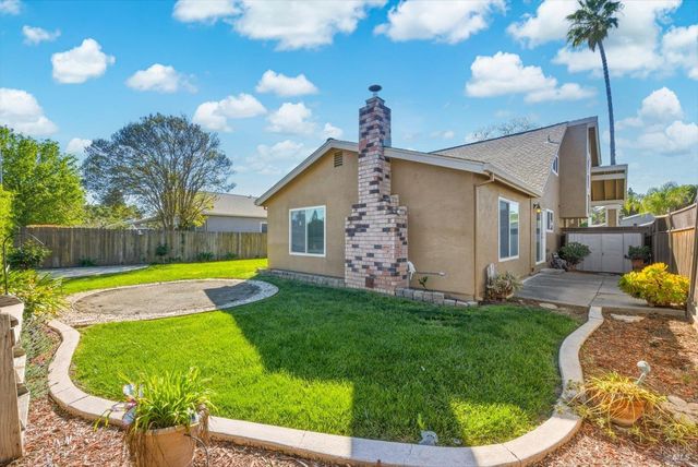 130 Longview Dr, Vacaville, CA 95687