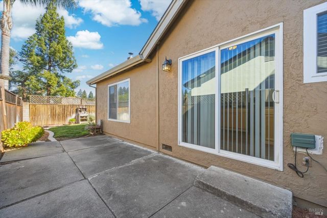 130 Longview Dr, Vacaville, CA 95687