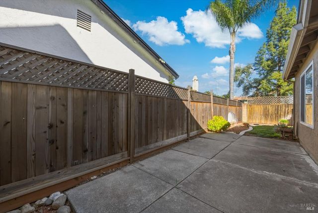 130 Longview Dr, Vacaville, CA 95687