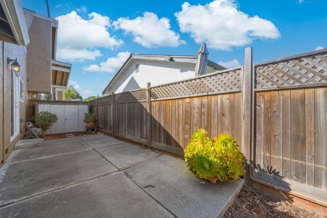 130 Longview Dr, Vacaville, CA 95687