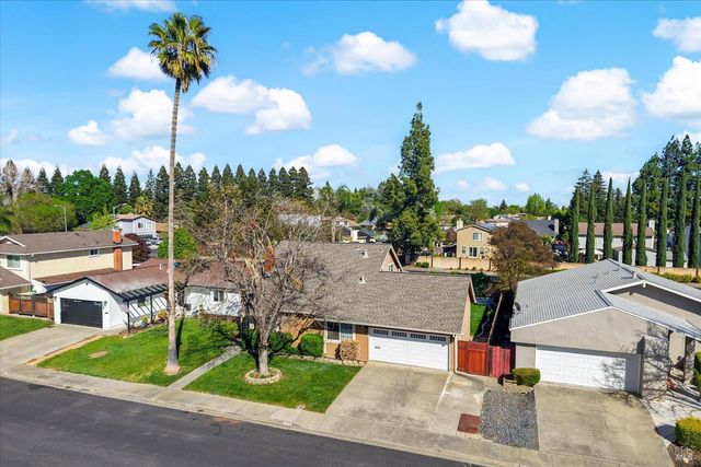 130 Longview Dr, Vacaville, CA 95687