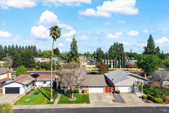 130 Longview Dr, Vacaville, CA 95687