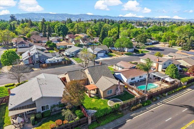 130 Longview Dr, Vacaville, CA 95687