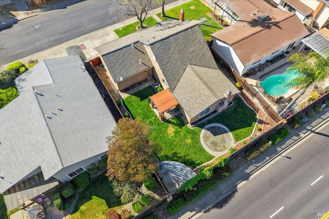 130 Longview Dr, Vacaville, CA 95687