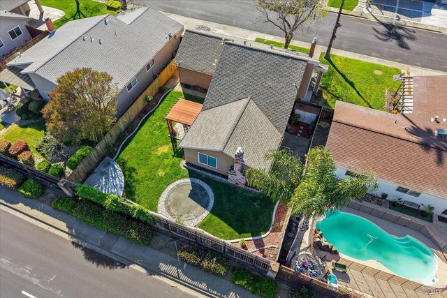 130 Longview Dr, Vacaville, CA 95687